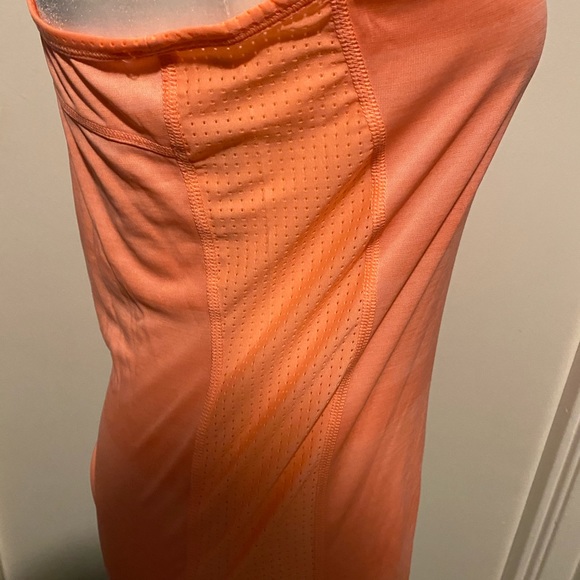 BNWT PUMA THERMO+ WORK OUT TANK TOP - Picture 11 of 16